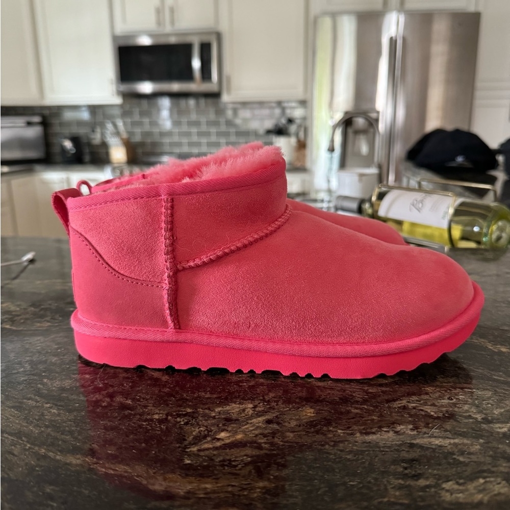 NWT Ultra Mini Uggs